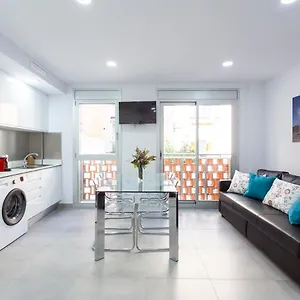 https://8-lacus.top-hotels-tarragona.com
